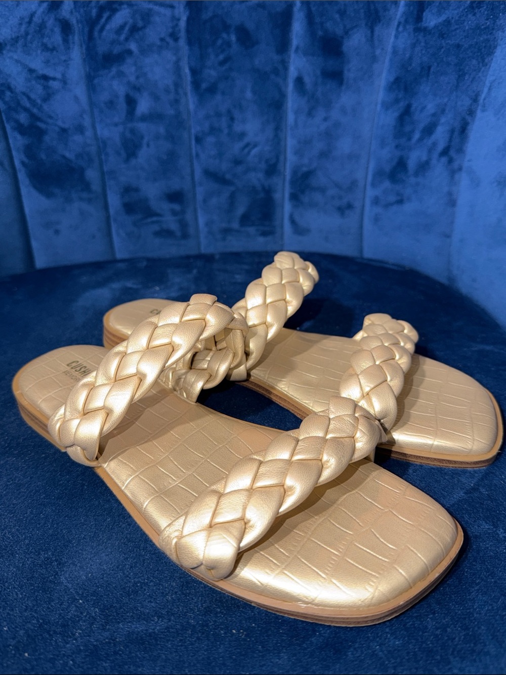 Cushionaire Women’s Braided Double-Strap Slide Sandals in Champagne Size 6.5